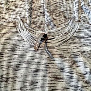 TUNIC, LONG LENGTH, COLOUR: ALMOST WHITE & LIGHT GREY, SIZE 5X, MADE IN CANADA!,